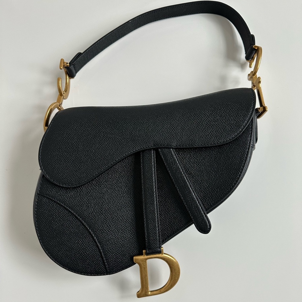 Brand new Saddle Dior bag without dust bag and without long strap.Made in Italy.